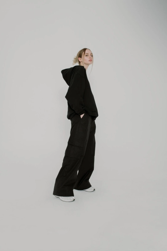 Spodnie Czarne Kopernik Wear - damska stylizacja streetwear.jpg