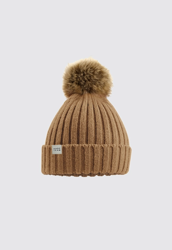 CZAPKA BEANIE Z FUTRZASTYM POMPONEM BEŻOWA.jpg