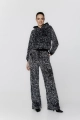 BLUZA DAMSKA CEKIN PILAWSKI - Stylizacja ze spodniami.webp