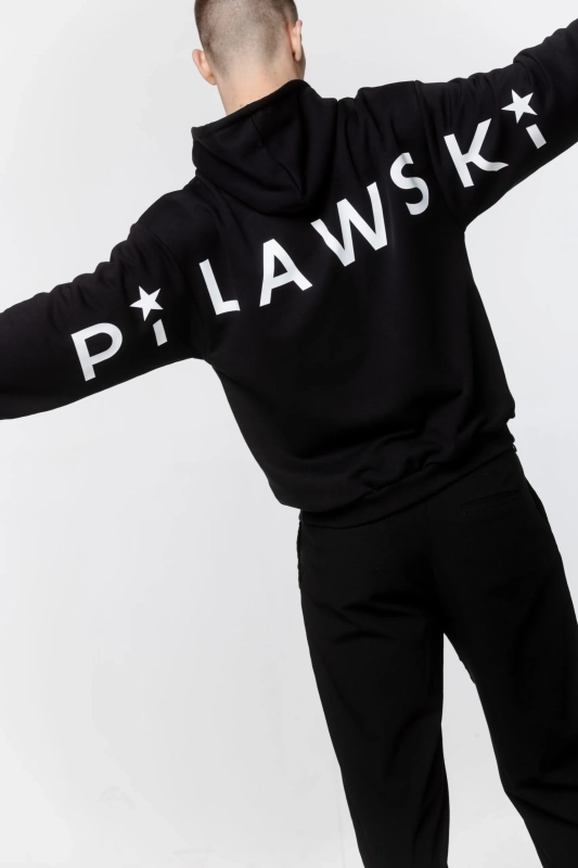 BLUZA Z BIAŁYM NAPISEM MĘSKA PILAWSKI - Tył bluzy z napisem.webp