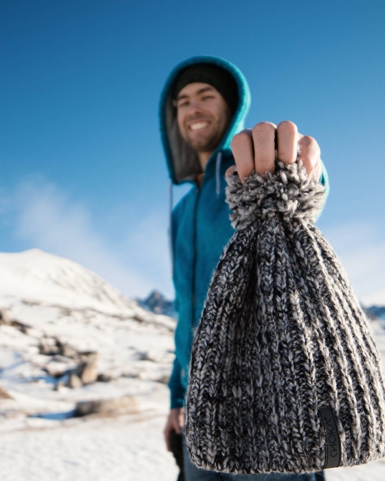 CHOKA CZAPKA BIG CLIFF Z POMPONEM ZOOM.jpg