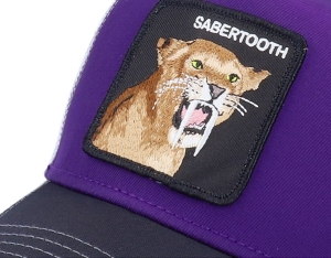 Czapka-trakerka-Goorin-Brothers-SABERTOOT-detal-czapki-naszywka.jpg