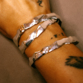 Bransoletka Ourea Nesoi biżuteria designerska unisex - widok na przedramieniu.png