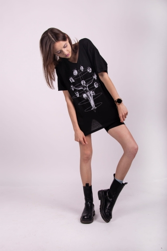 Koszulka Dead Circle Black Modelka.jpeg