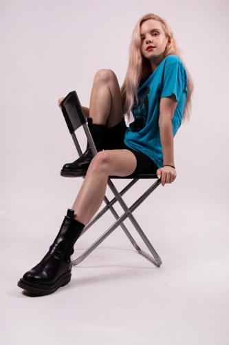 Koszulka Dreams and Nightmares Blue Modelka.jpeg